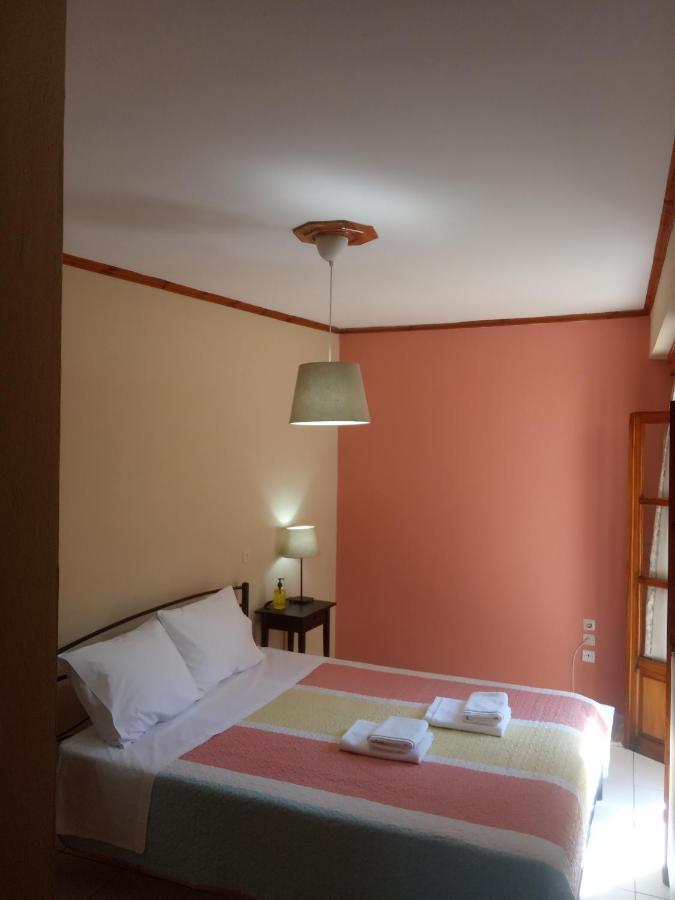 Small Town Apartment Конитса Экстерьер фото