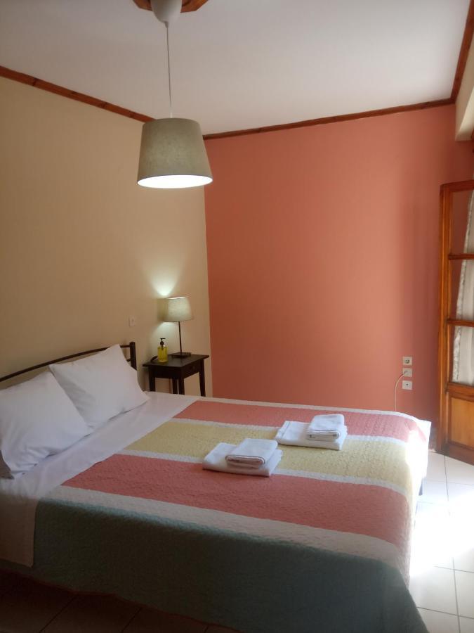 Small Town Apartment Конитса Экстерьер фото